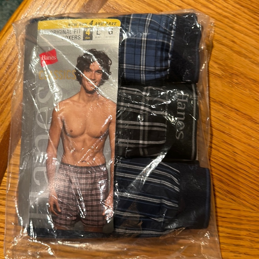 Hanes. Men’s boxers. New. 3 pair size M 38-40”